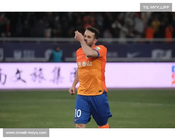 马赛前锋入选最佳阵容，精彩表现获得广泛认可